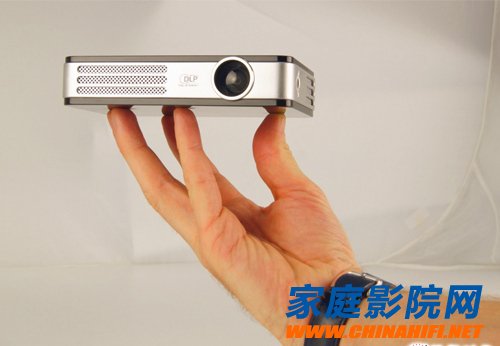迎新年有"心"意 Vivitek(丽讯)QUMI Q4微型投影机