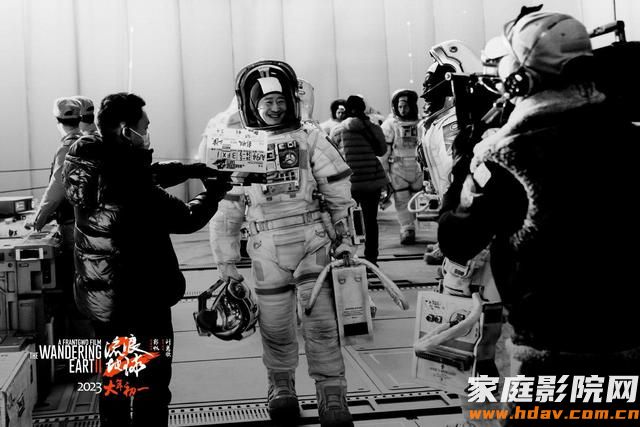 《流浪地球2》电影官宣定档2023大年初一，主演集齐吴京李雪健刘德华(图3)