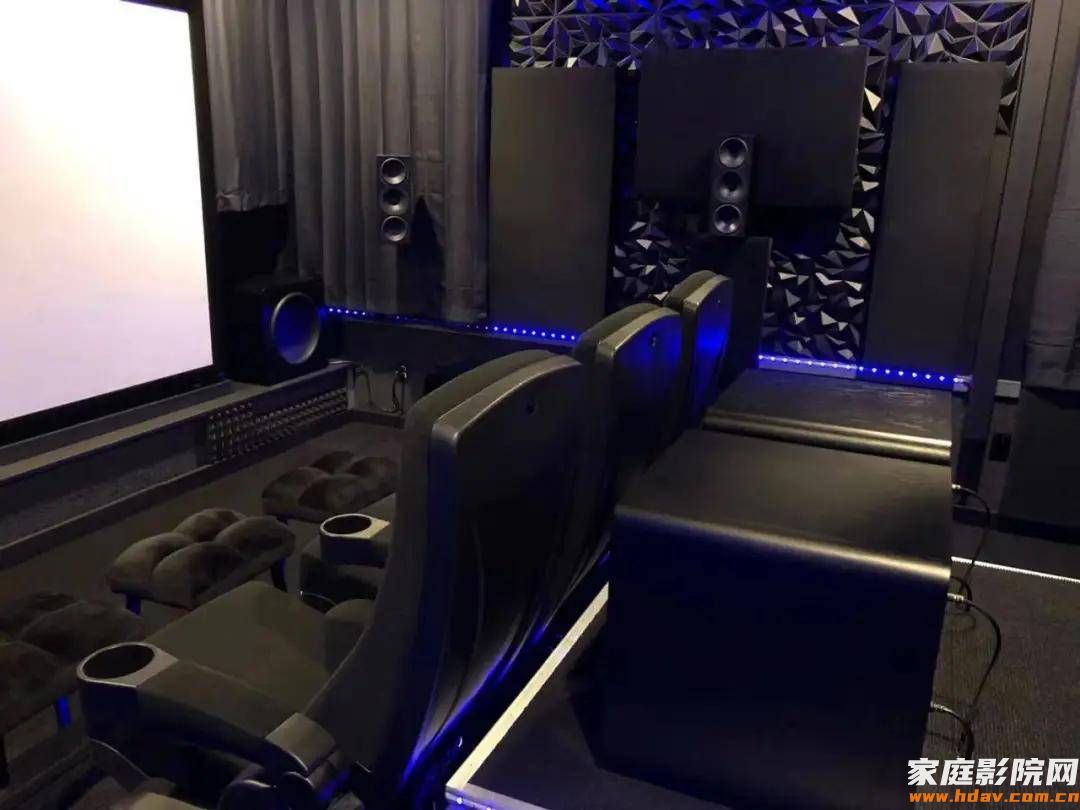 12个低音炮还不满意?道格的硬核家庭影院小黑屋 (图2) 图片