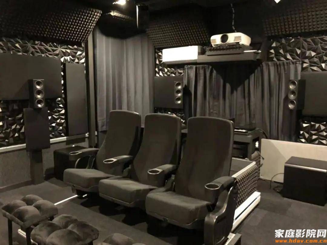 12个低音炮还不满意?道格的硬核家庭影院小黑屋 (图3) 图片