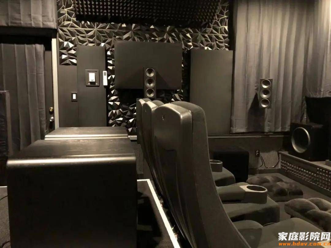 12个低音炮还不满意?道格的硬核家庭影院小黑屋 (图5) 图片