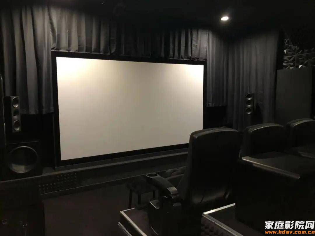 12个低音炮还不满意?道格的硬核家庭影院小黑屋 (图8) 图片